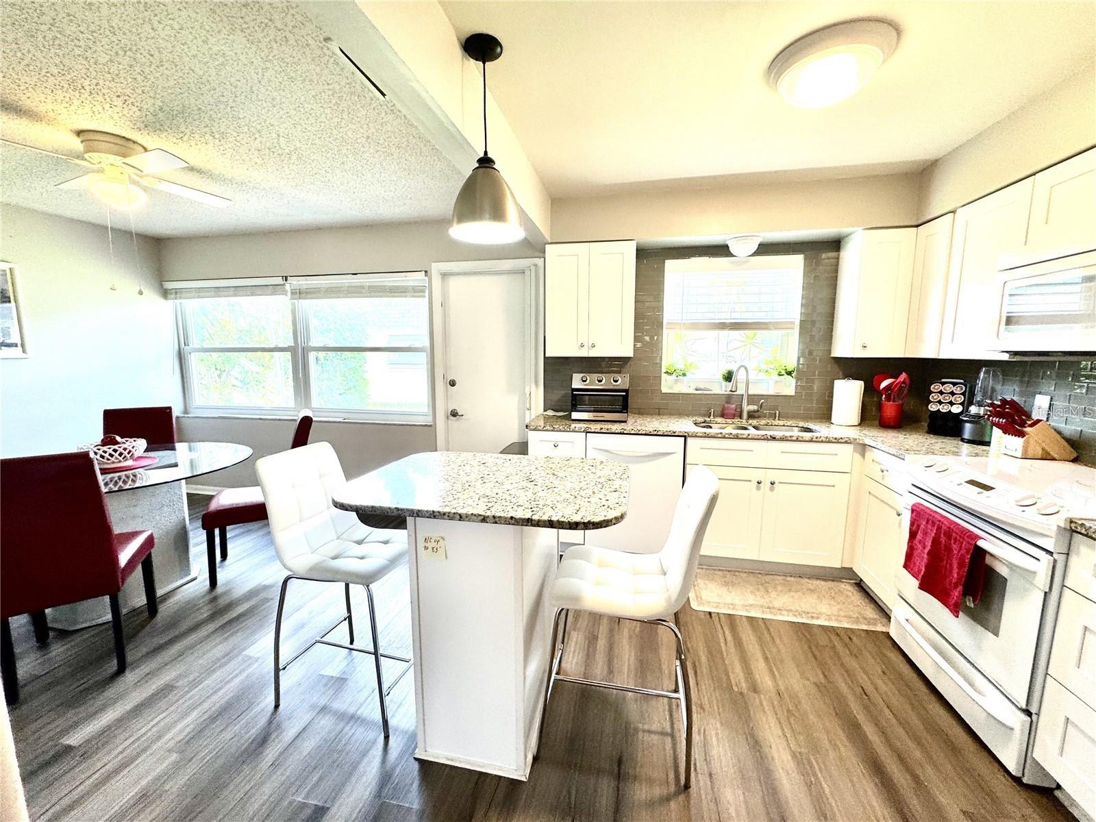 Listing photo id 1 for 6997 Versailles N N-a