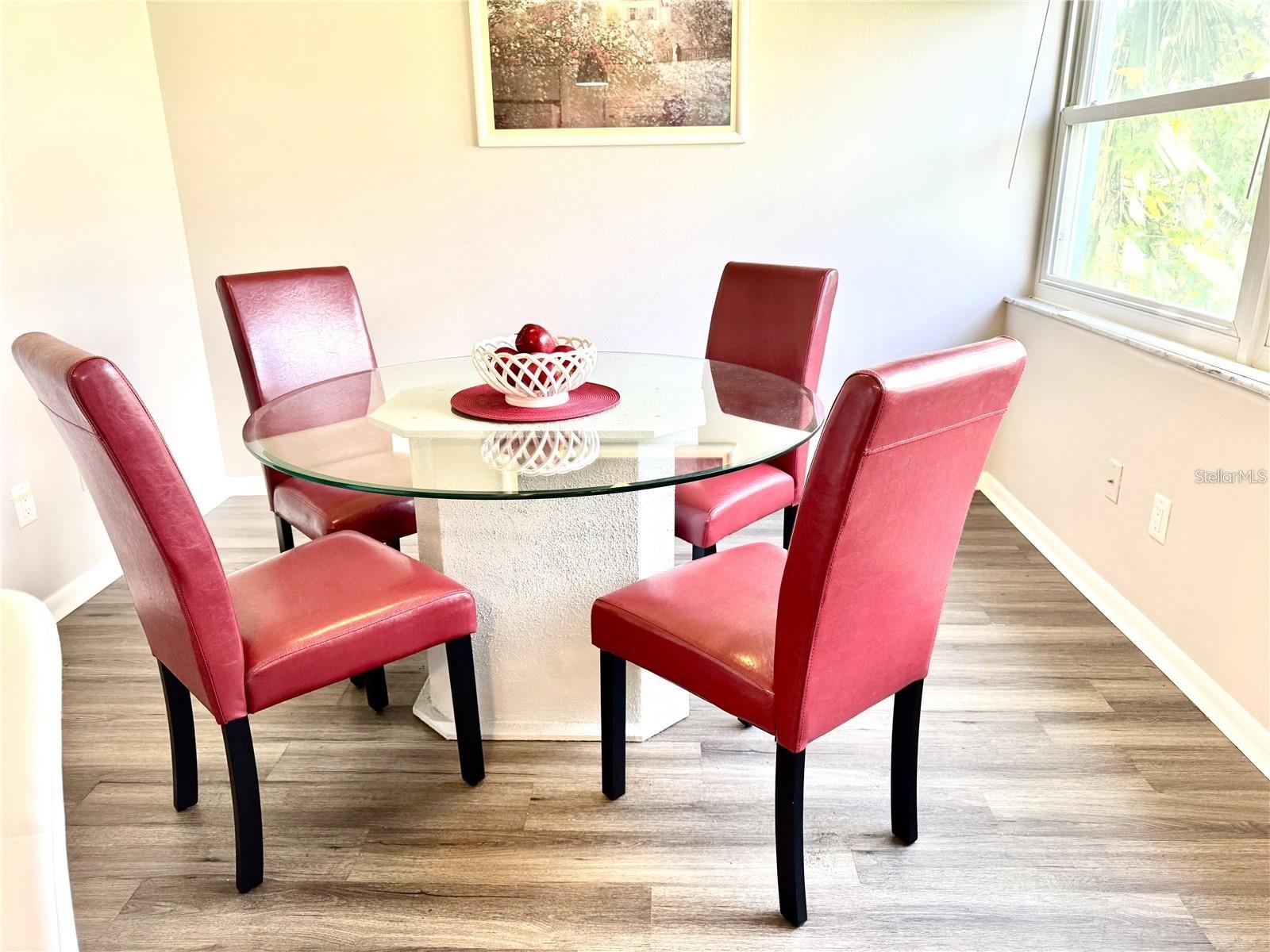 Listing photo id 2 for 6997 Versailles N N-a