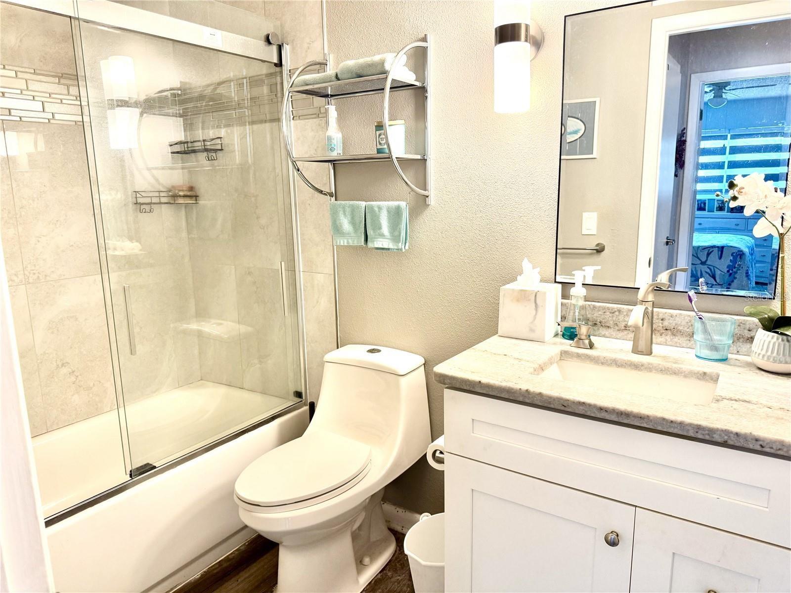 Listing photo id 7 for 6997 Versailles N N-a