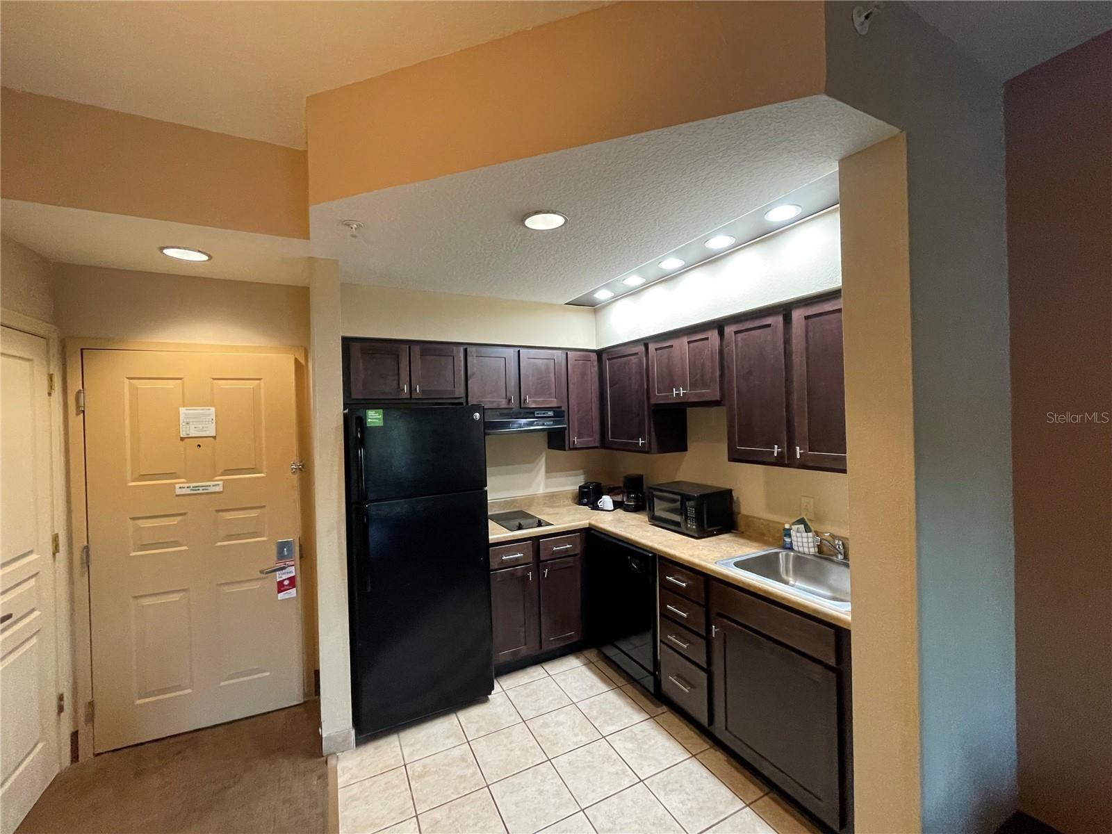 Image 22 of 35 For 8303 Palm Parkway 207