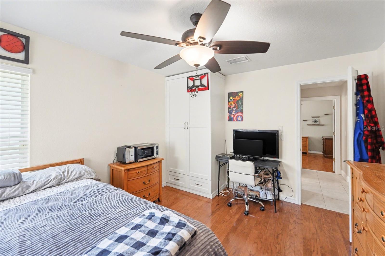 Image 17 of 29 For 12324 Glenfield Avenue
