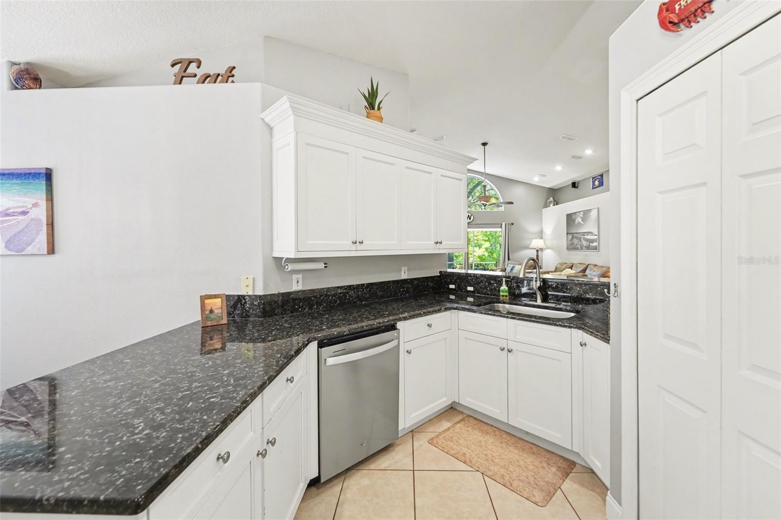 Image 5 of 29 For 12324 Glenfield Avenue
