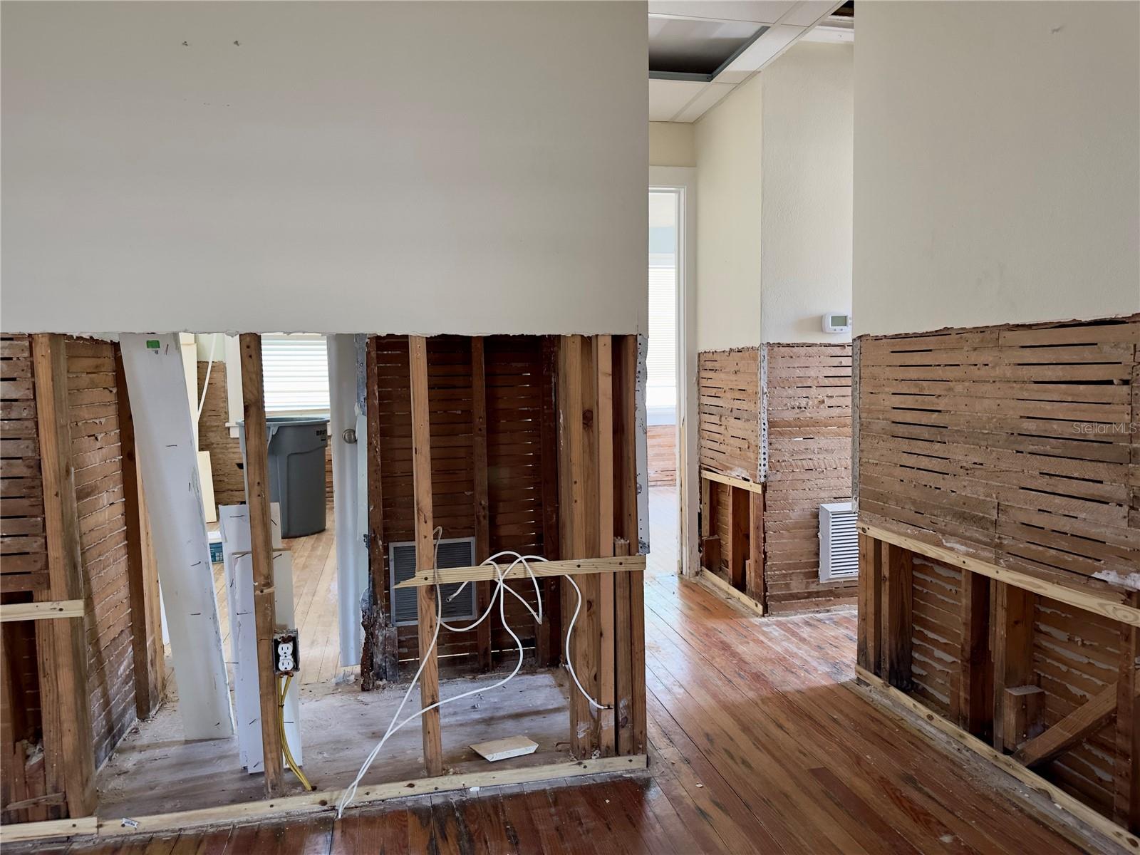 Image 10 of 19 For 3050 Dupont Street S