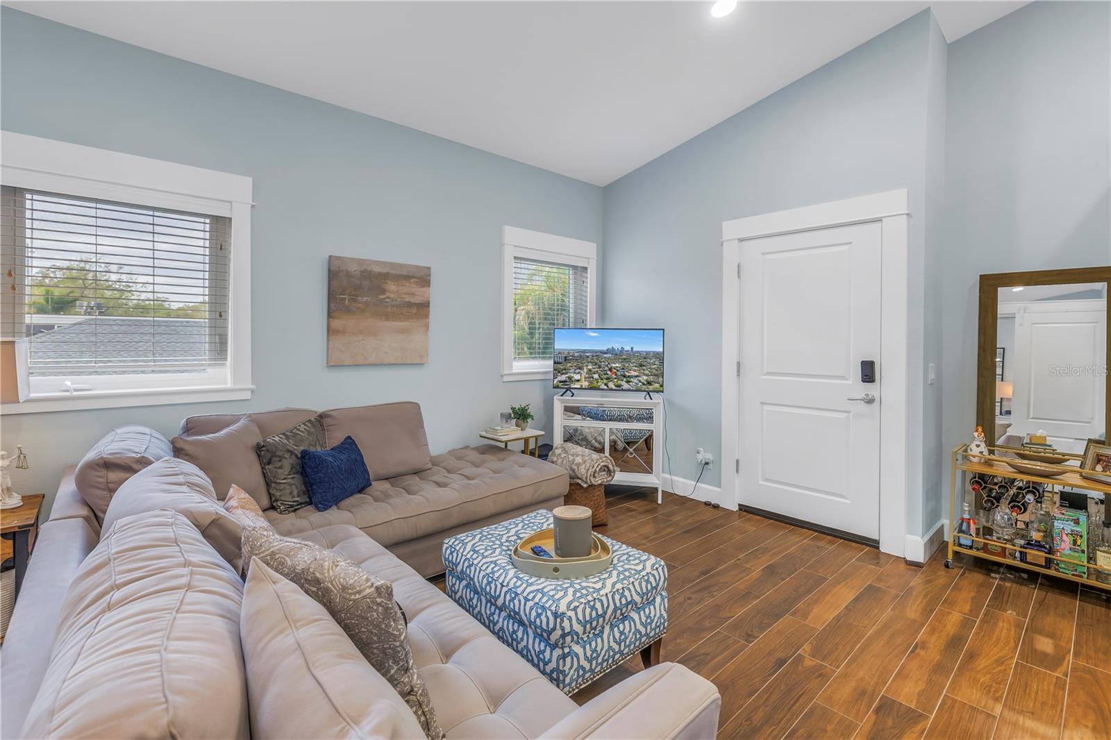 Image 33 of 56 For 436 12th Avenue Ne