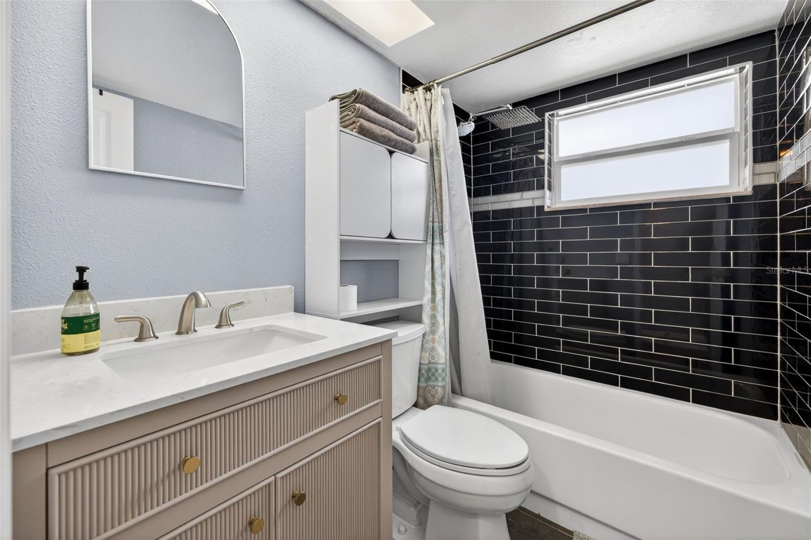 Image 15 of 28 For 5810 Venetian Boulevard Ne
