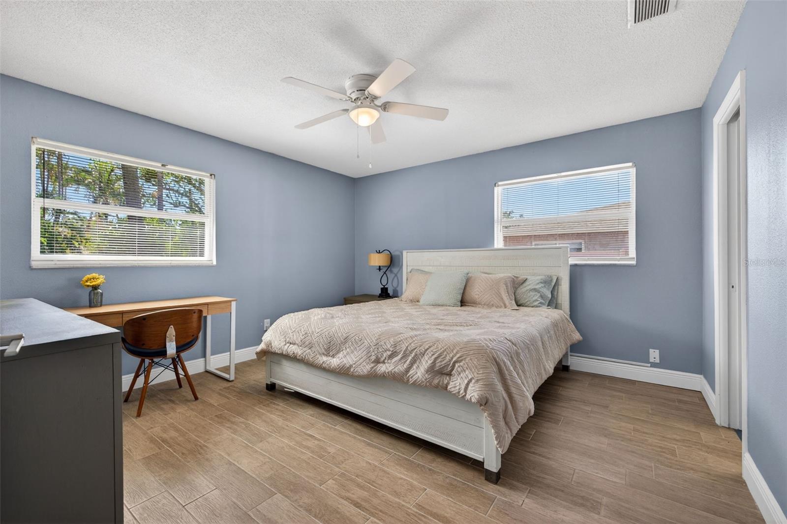 Image 17 of 28 For 5810 Venetian Boulevard Ne