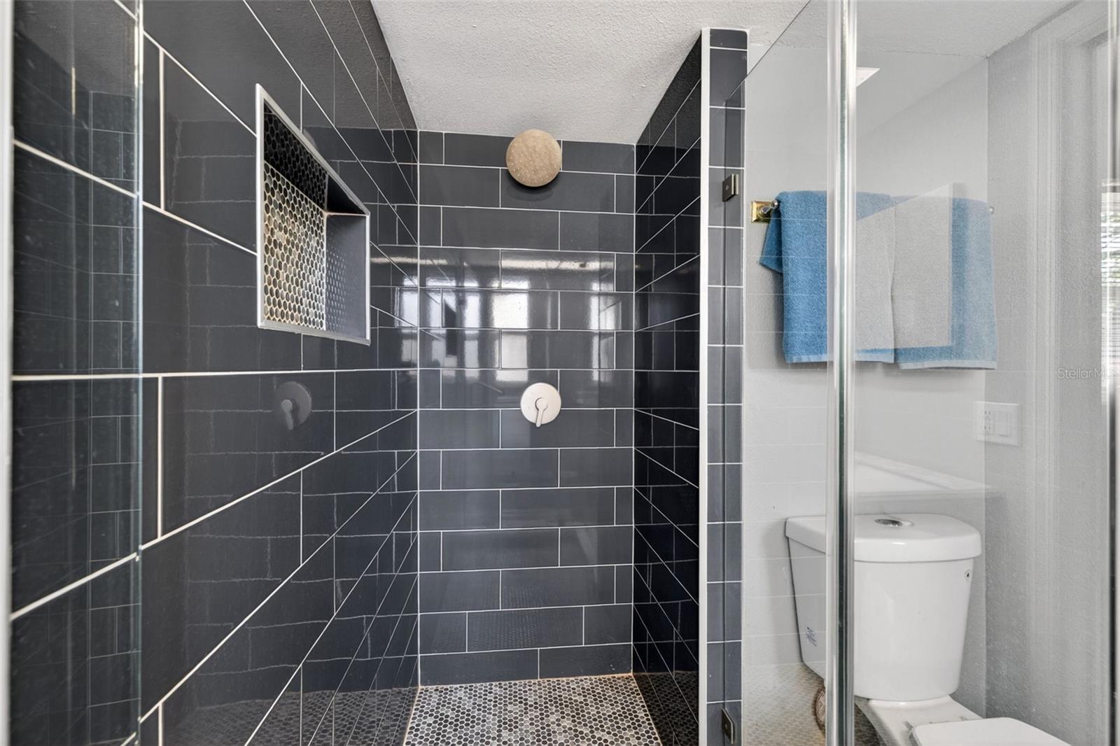 Image 19 of 28 For 5810 Venetian Boulevard Ne