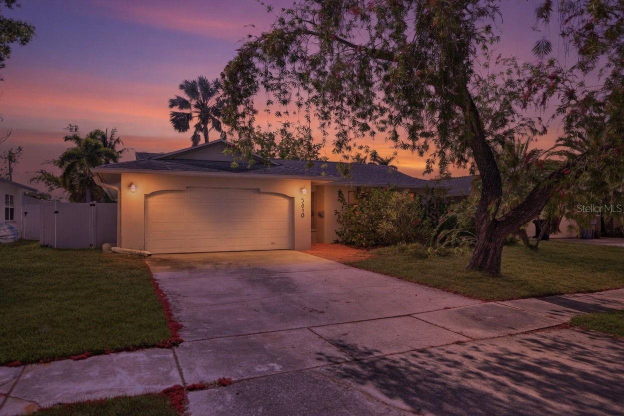 Image 2 of 28 For 5810 Venetian Boulevard Ne