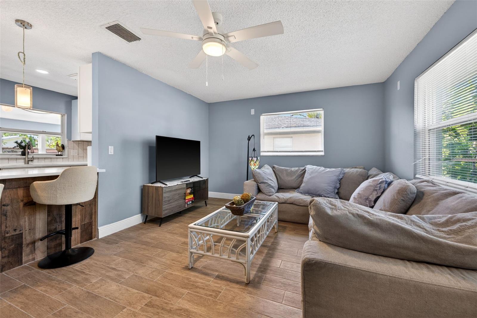 Image 3 of 28 For 5810 Venetian Boulevard Ne