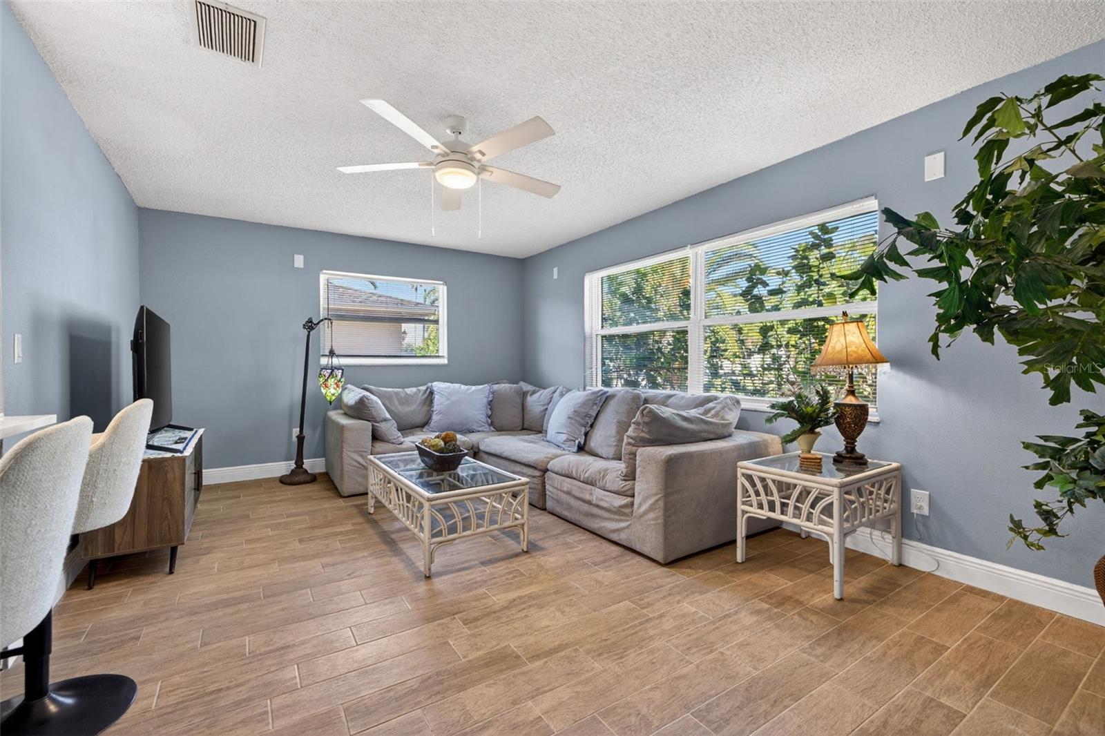 Image 4 of 28 For 5810 Venetian Boulevard Ne