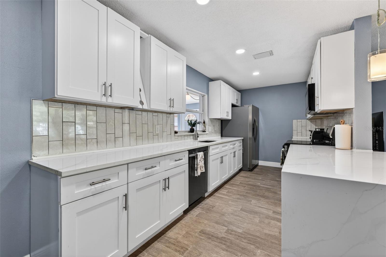 Image 7 of 28 For 5810 Venetian Boulevard Ne