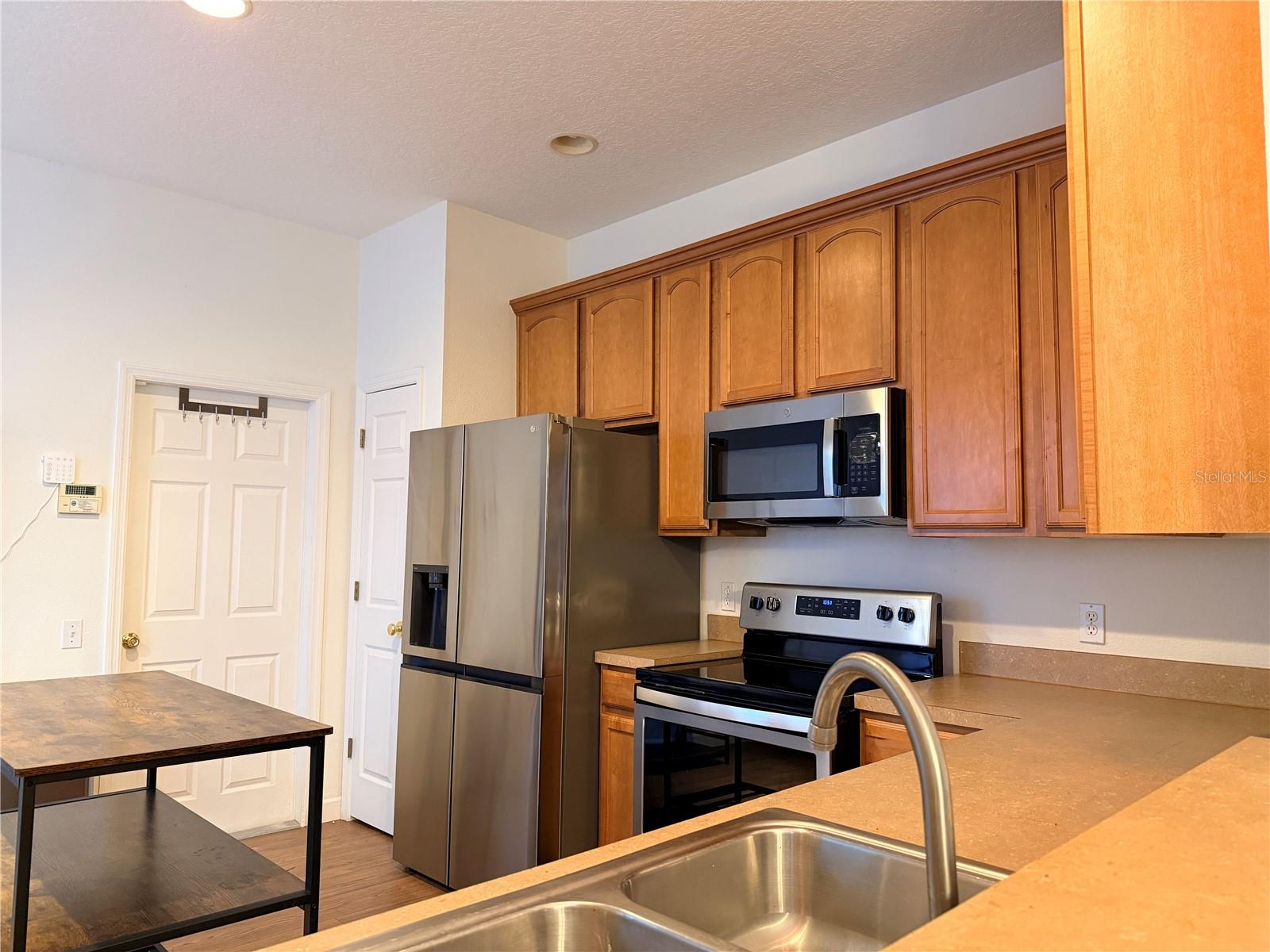 Image 11 of 47 For 4212 Bismarck Palm Drive