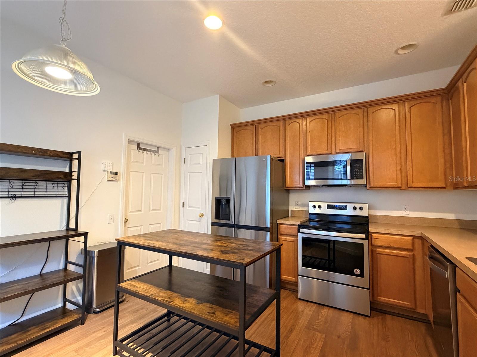 Image 6 of 47 For 4212 Bismarck Palm Drive
