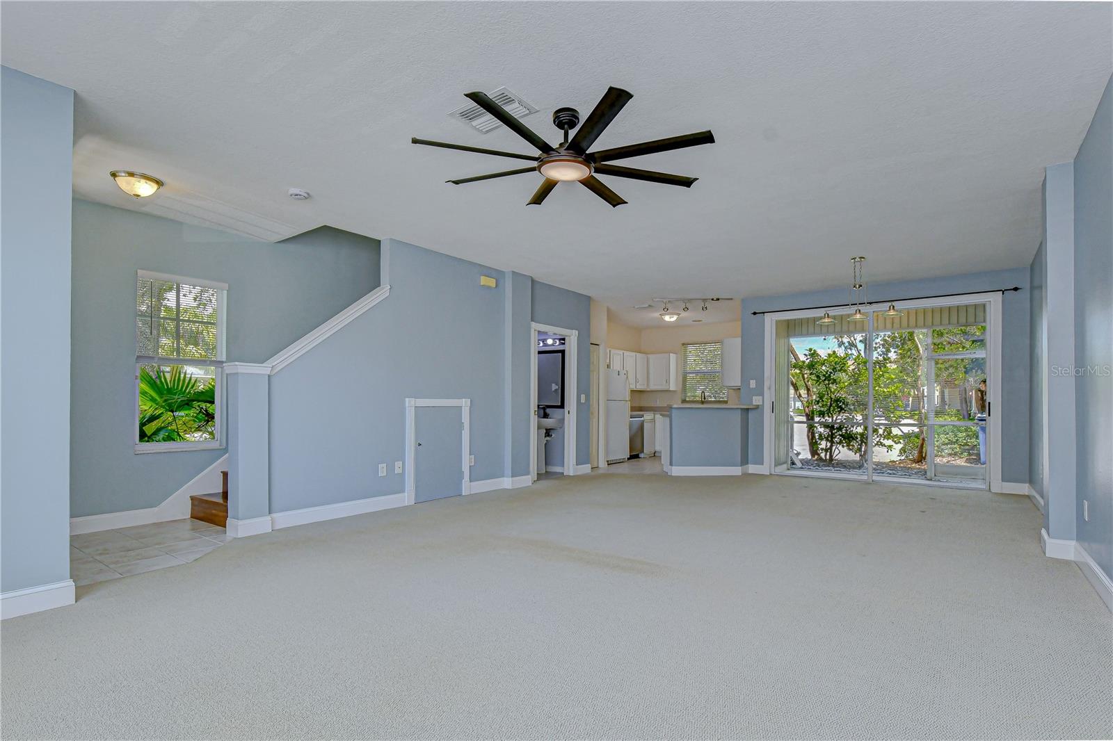 Image 9 of 35 For 12473 Country White Circle