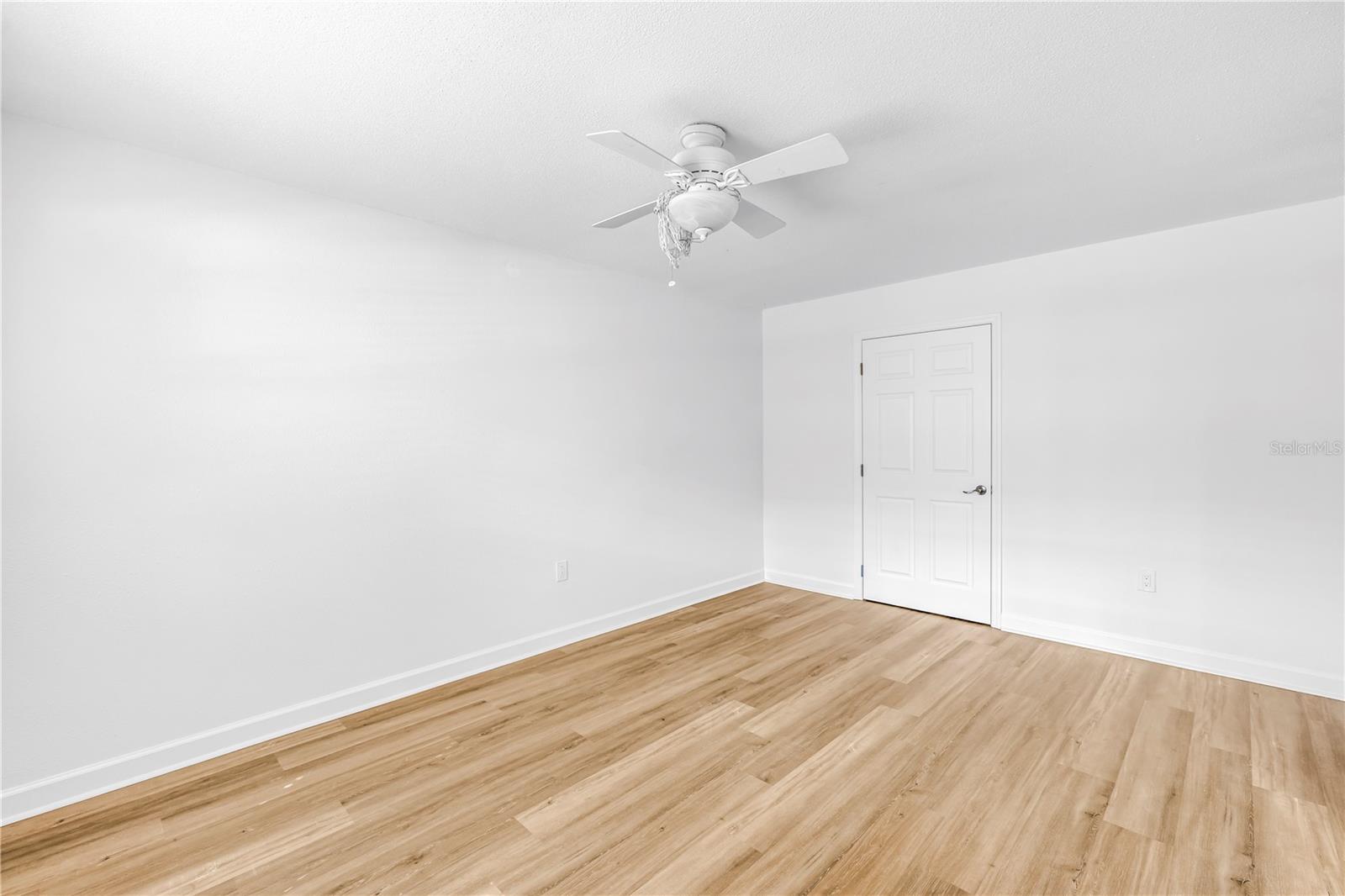 Image 13 of 39 For 6960 Sunset Drive S 1b