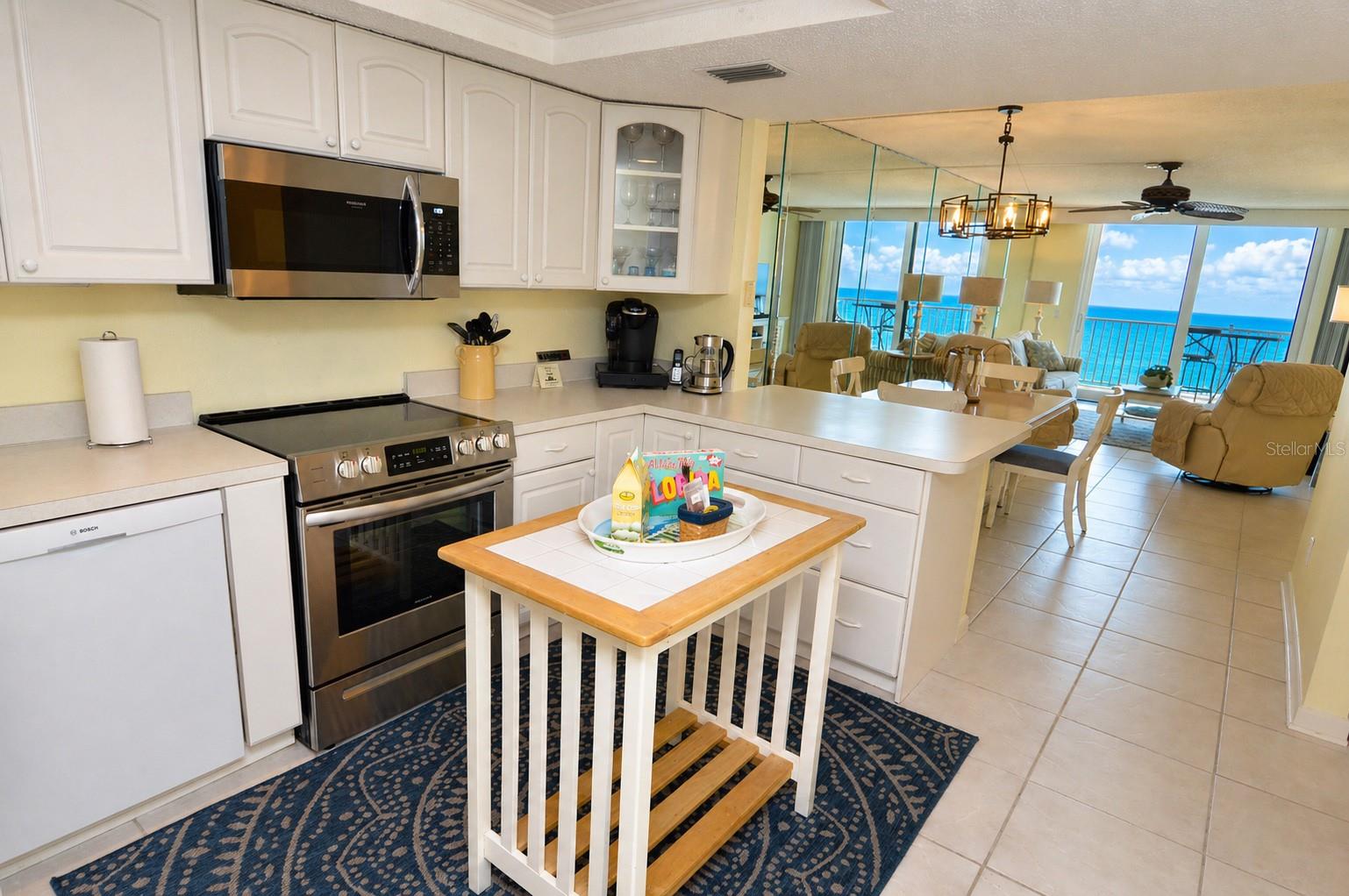 Image 13 of 75 For 18650 Gulf Boulevard 305