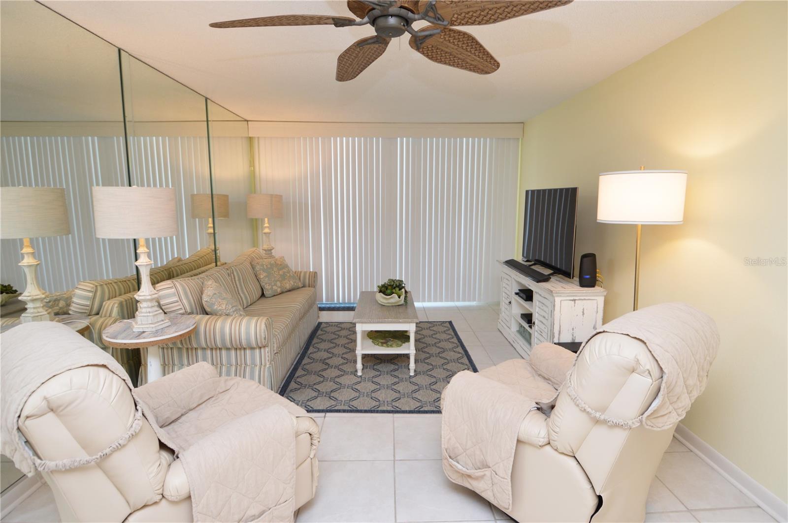 Image 18 of 75 For 18650 Gulf Boulevard 305