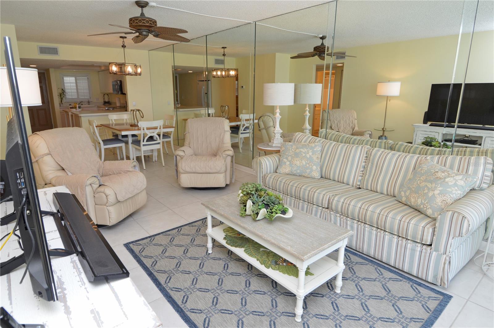 Image 27 of 75 For 18650 Gulf Boulevard 305