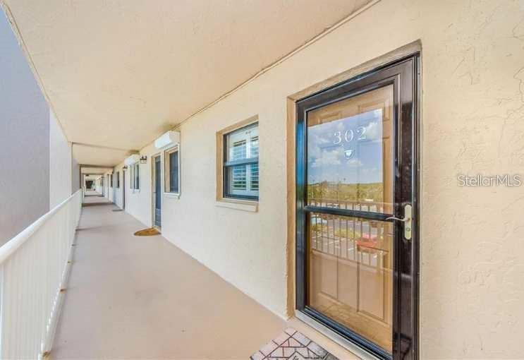 Image 4 of 75 For 18650 Gulf Boulevard 305
