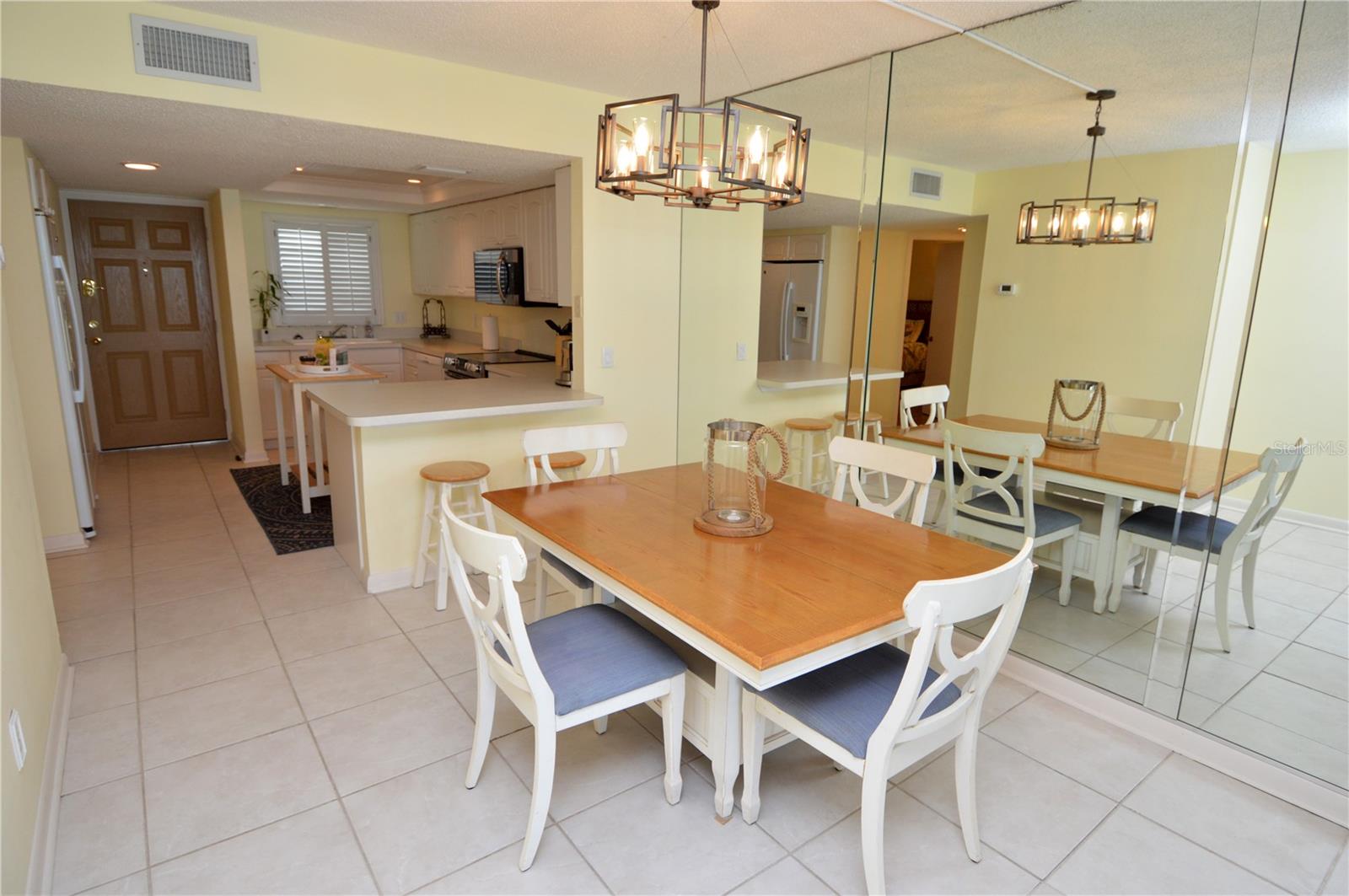 Image 6 of 75 For 18650 Gulf Boulevard 305