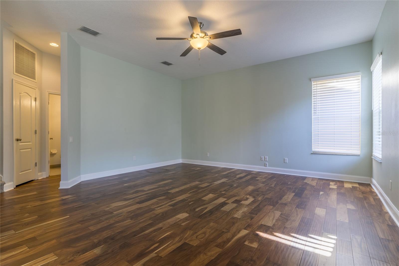 Image 14 of 48 For 9406 Oak Meadow Court