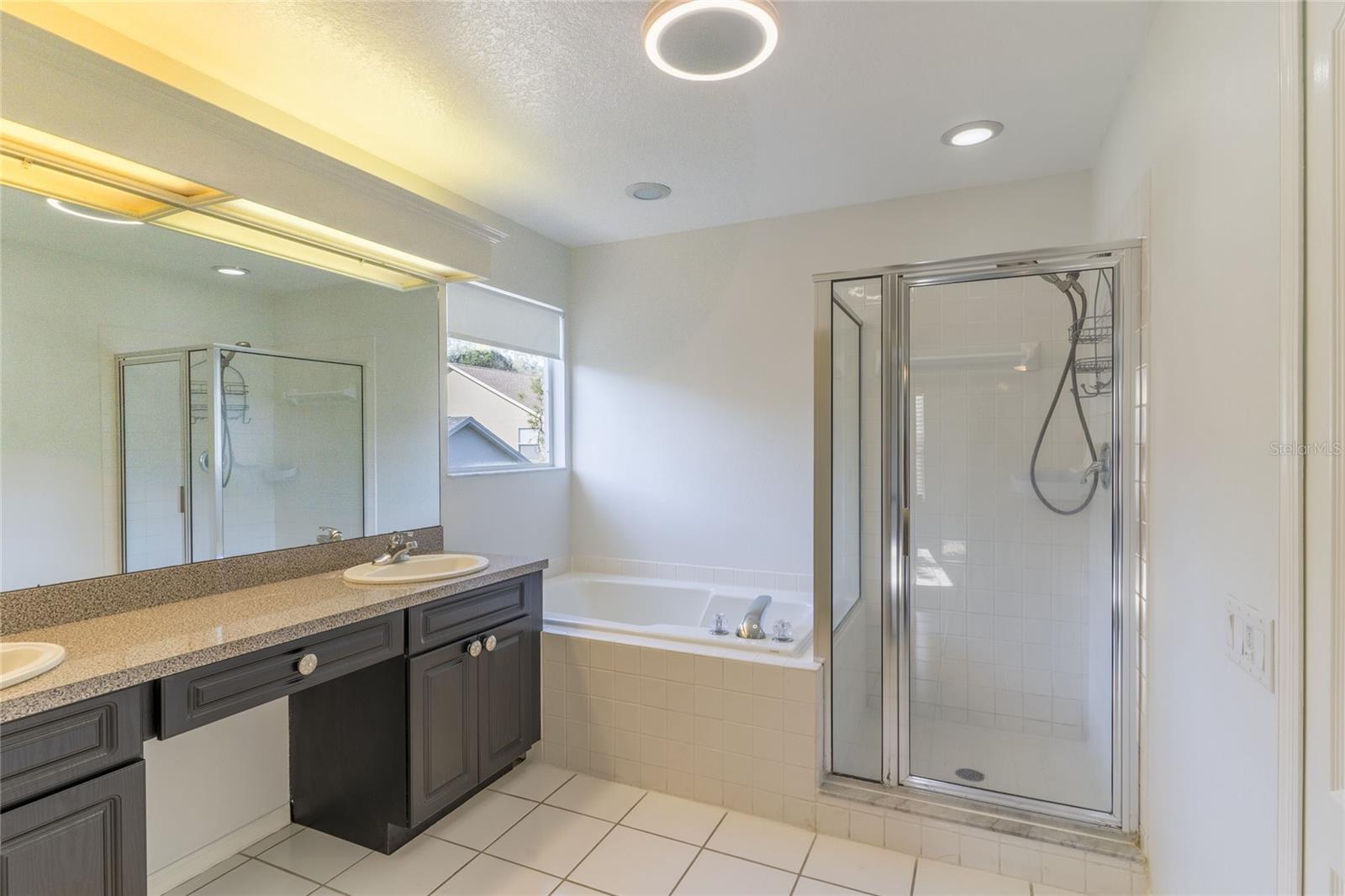 Image 25 of 48 For 9406 Oak Meadow Court