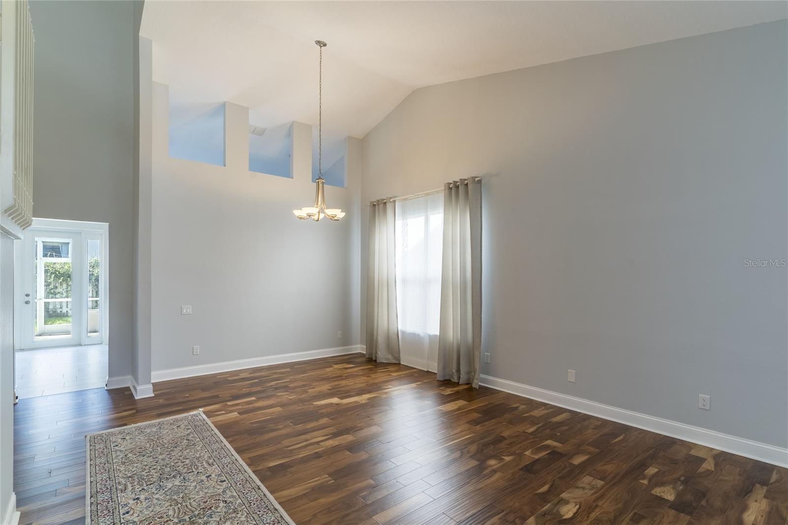 Image 4 of 48 For 9406 Oak Meadow Court