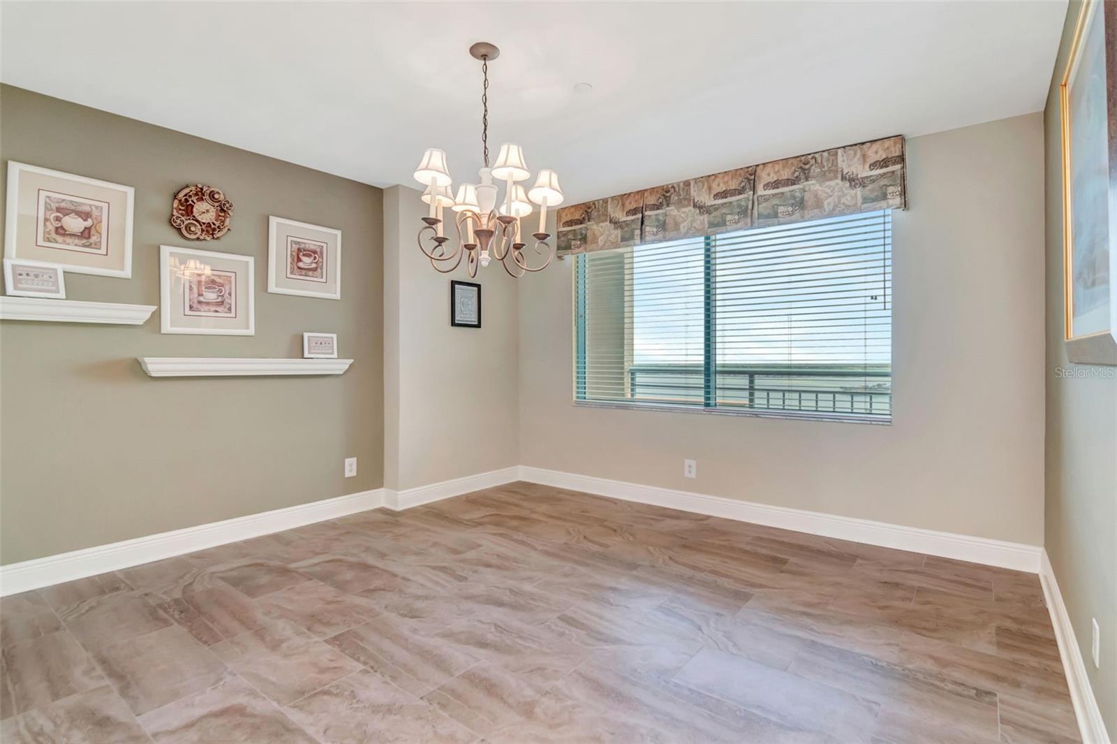 Image 10 of 41 For 1560 Gulf Boulevard 4