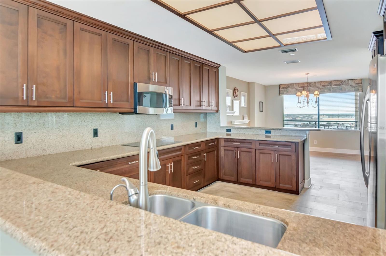 Image 11 of 41 For 1560 Gulf Boulevard 4