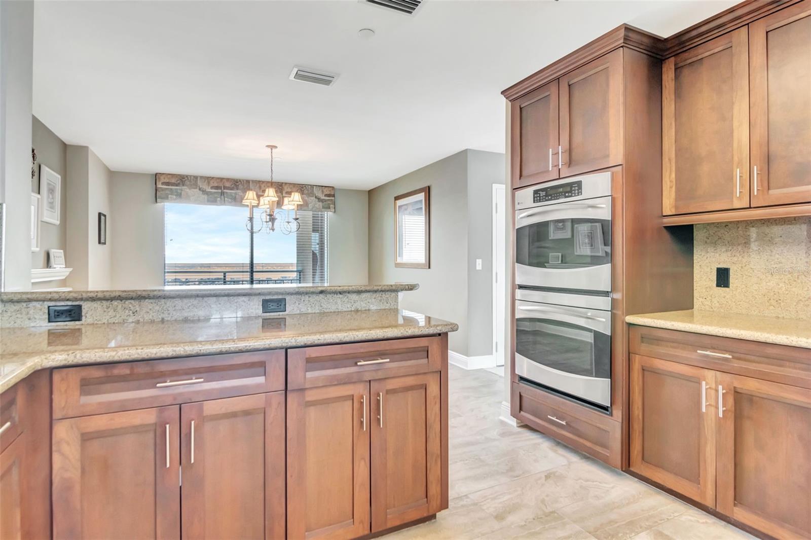 Image 12 of 41 For 1560 Gulf Boulevard 4