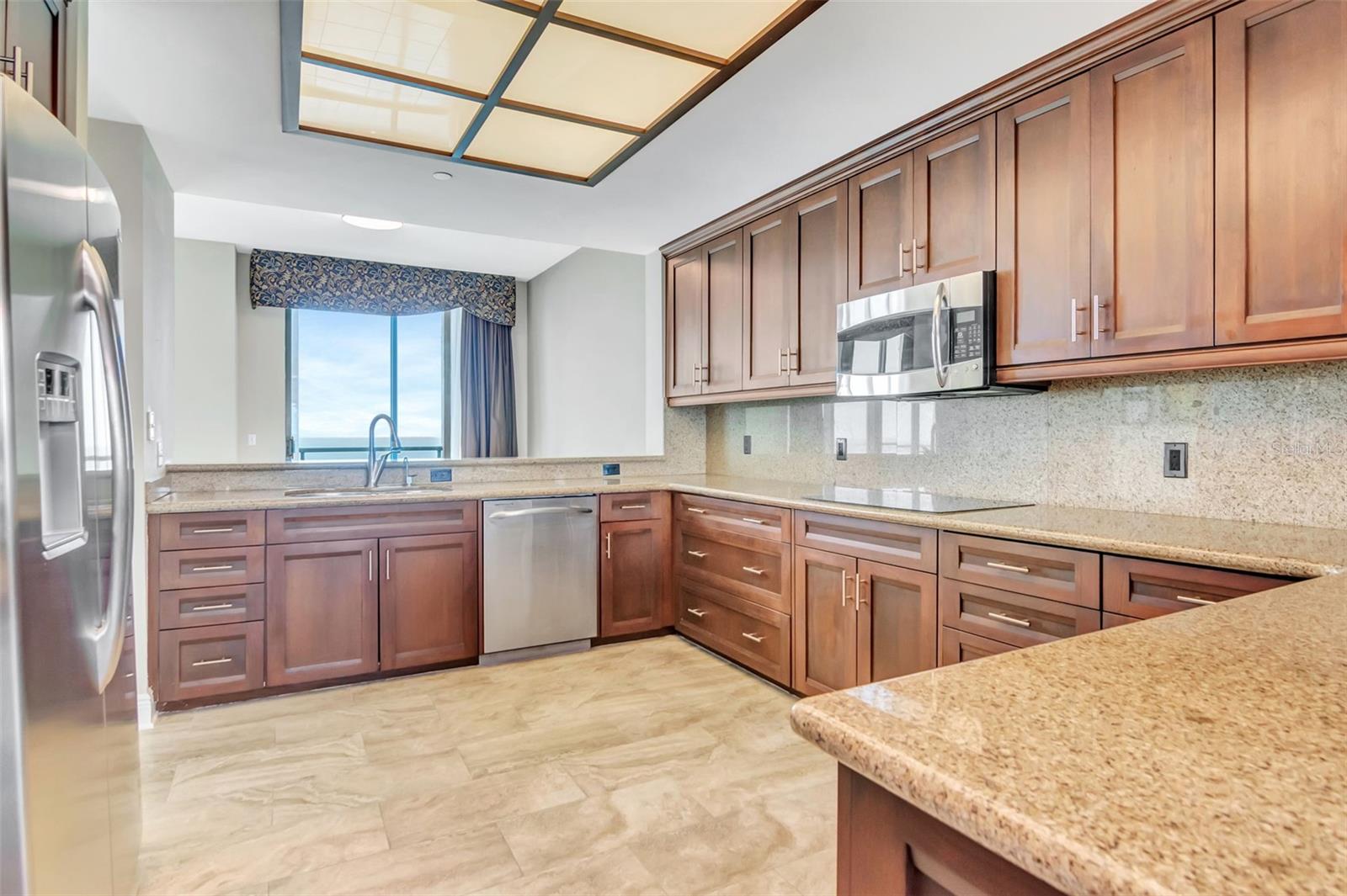 Image 13 of 41 For 1560 Gulf Boulevard 4