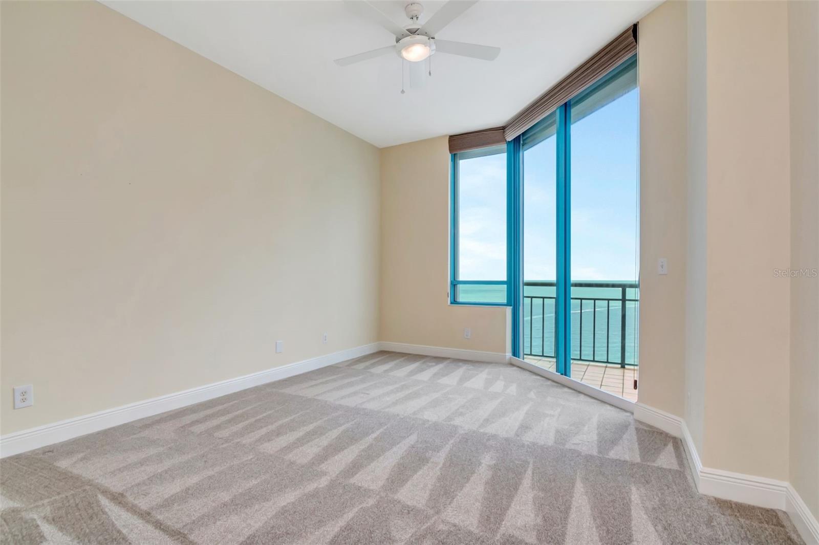 Image 14 of 41 For 1560 Gulf Boulevard 4