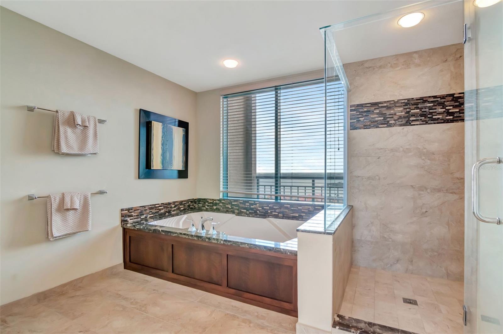 Image 21 of 41 For 1560 Gulf Boulevard 4