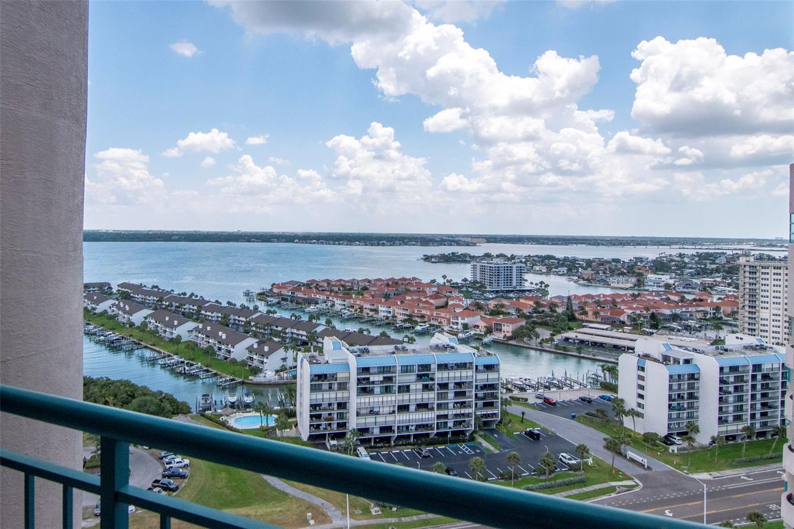 Image 26 of 41 For 1560 Gulf Boulevard 4