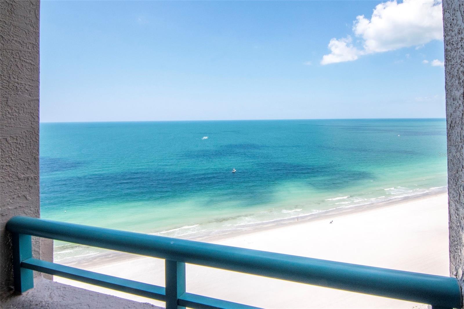 Image 3 of 41 For 1560 Gulf Boulevard 4