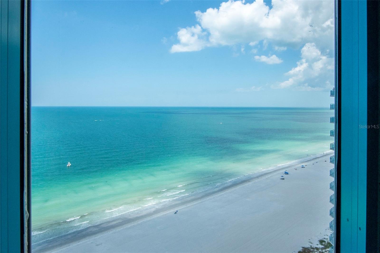 Image 4 of 41 For 1560 Gulf Boulevard 4