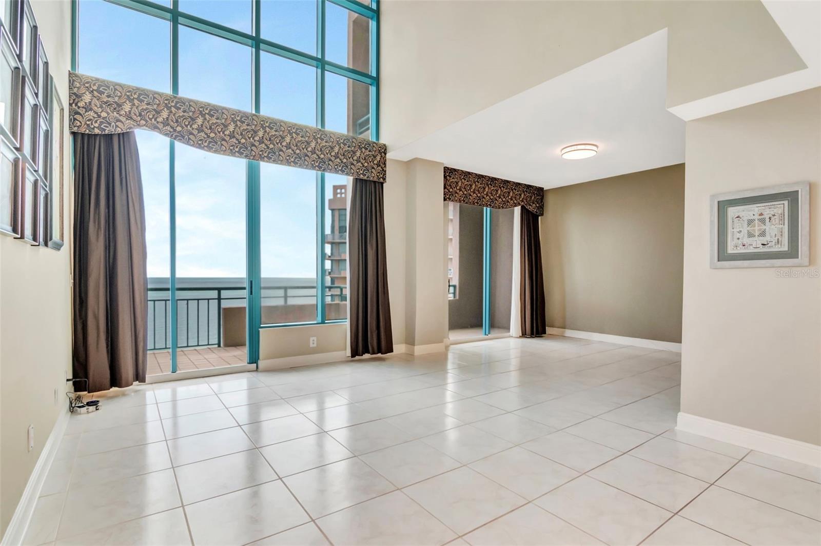 Image 8 of 41 For 1560 Gulf Boulevard 4