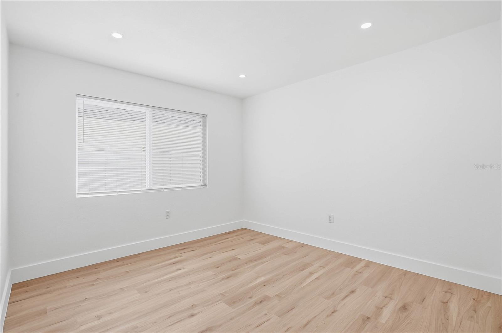 Image 21 of 39 For 7037 124th Terrace
