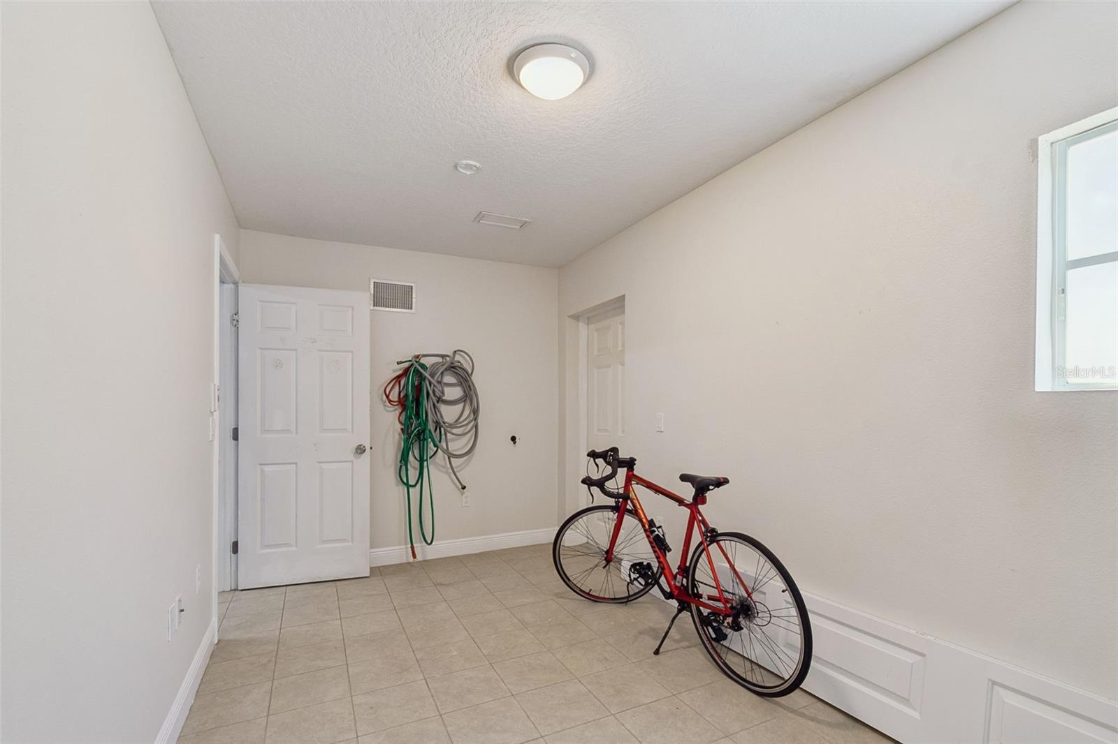 Image 11 of 69 For 650 Siren Wind Lane