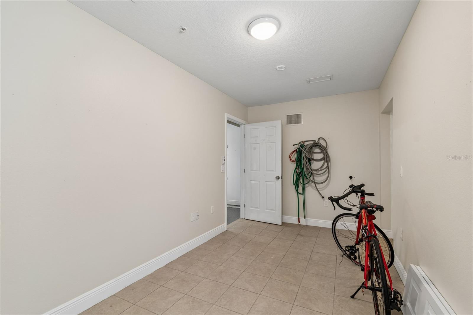 Image 12 of 69 For 650 Siren Wind Lane