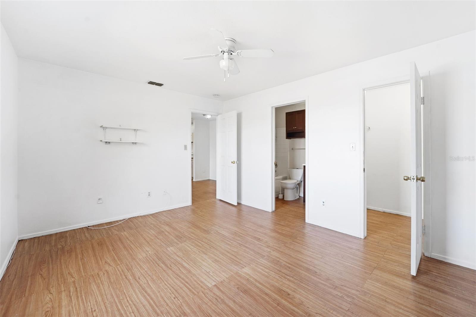Image 12 of 22 For 1400 Gandy Boulevard N 411