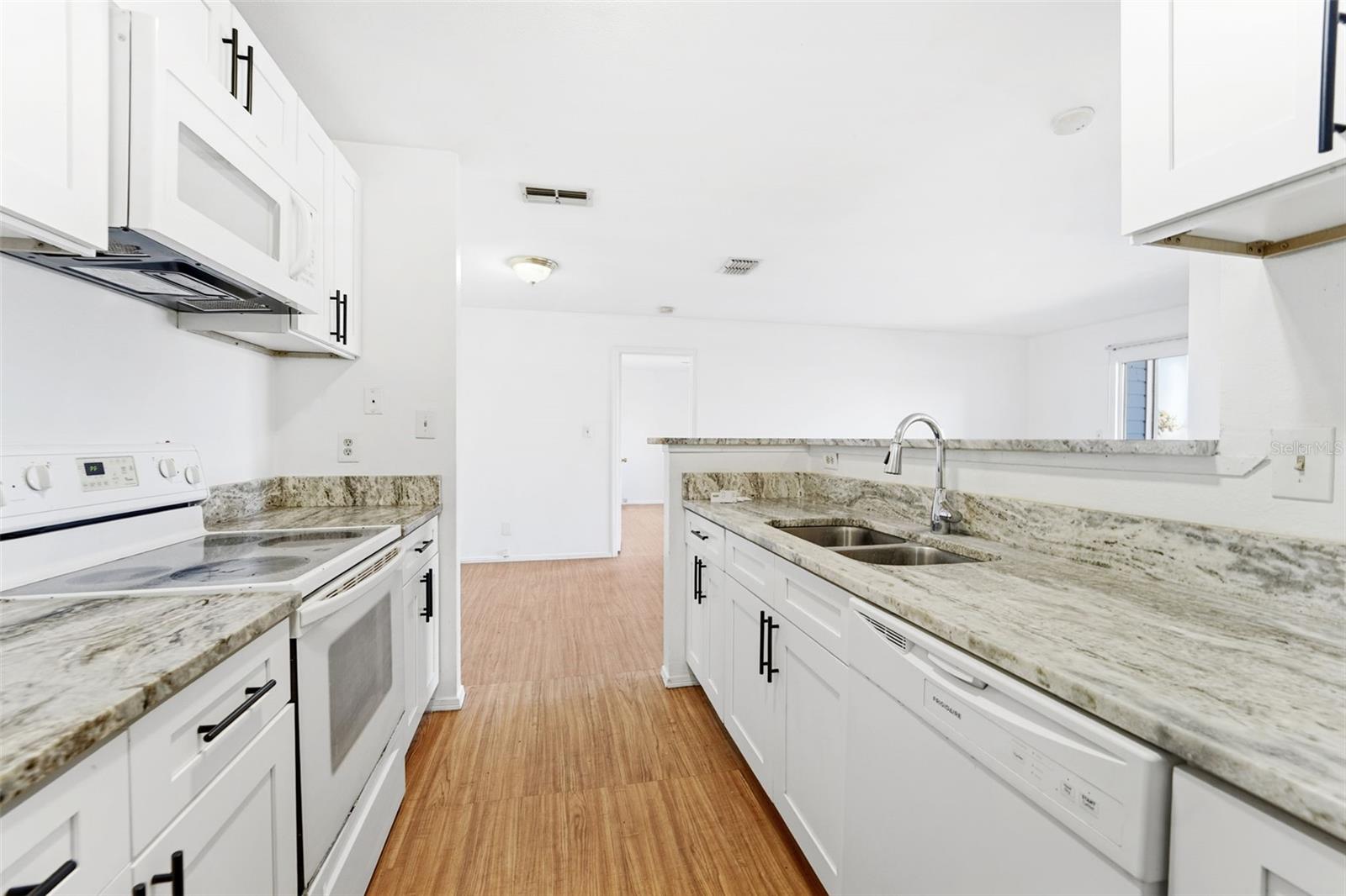 Image 4 of 22 For 1400 Gandy Boulevard N 411
