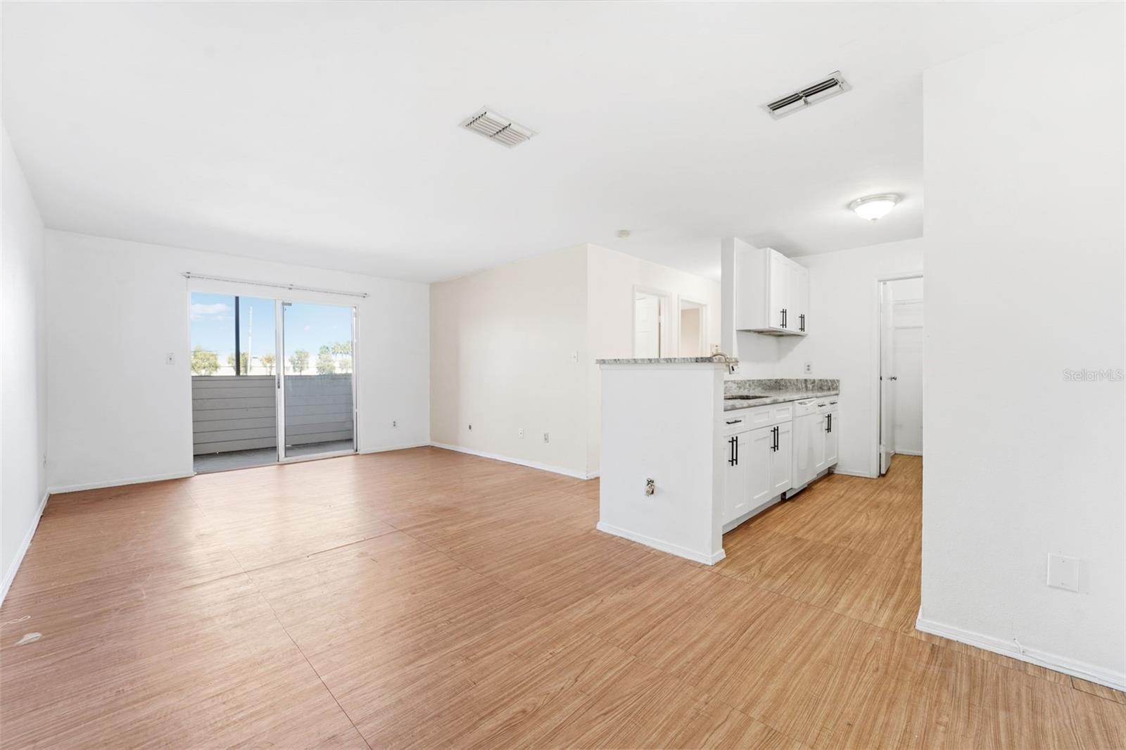 Image 6 of 22 For 1400 Gandy Boulevard N 411