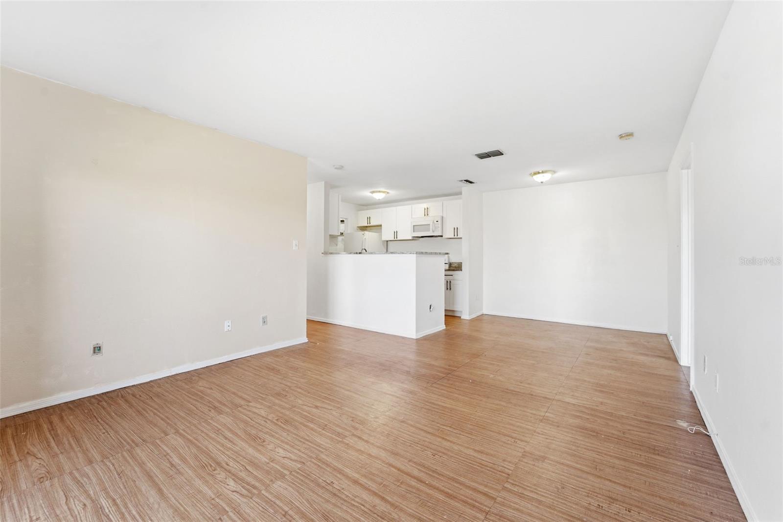 Image 7 of 22 For 1400 Gandy Boulevard N 411