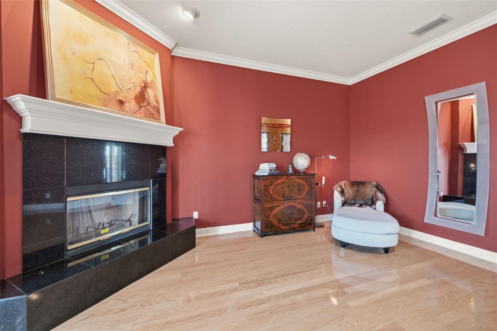 Image 27 of 78 For 615 Saxony Boulevard