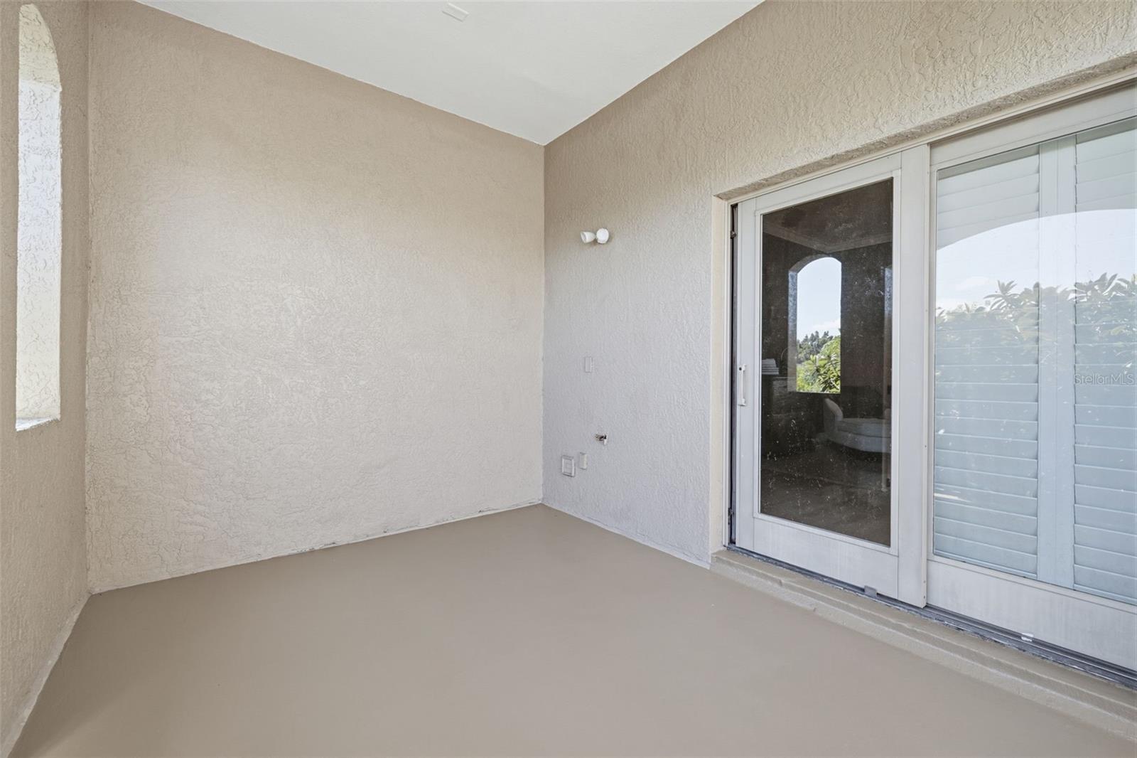 Image 32 of 78 For 615 Saxony Boulevard