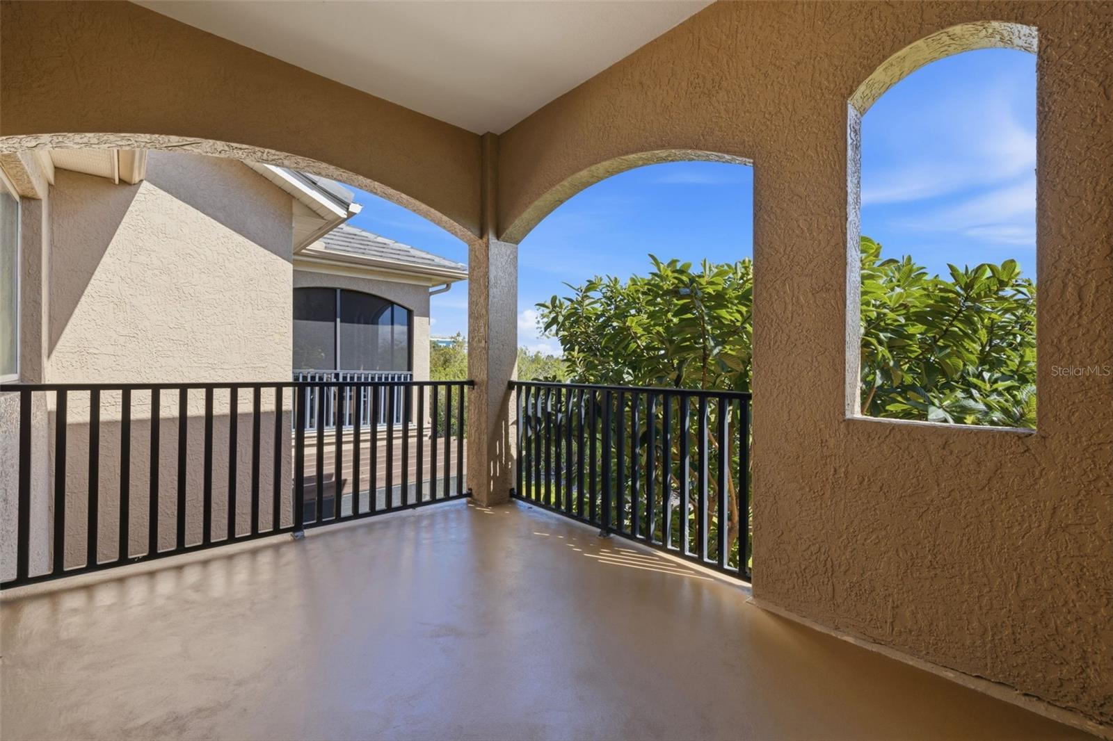 Image 33 of 78 For 615 Saxony Boulevard