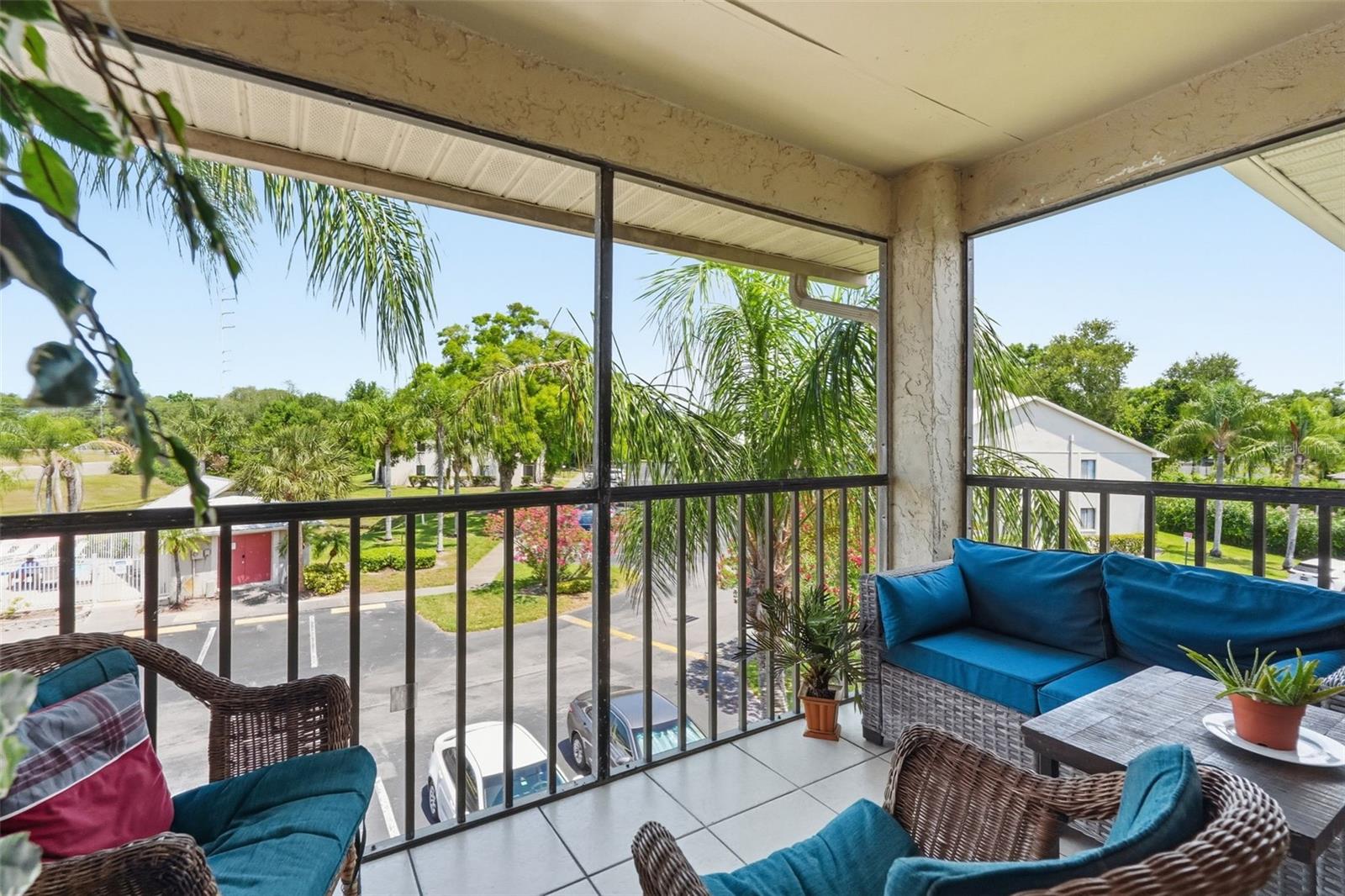 Image 19 of 23 For 2067 Hunters Glen Drive 339