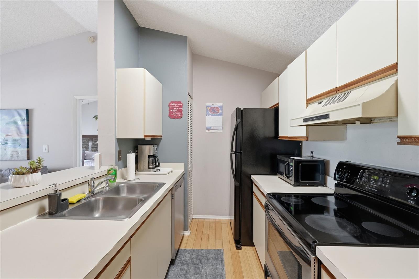 Image 7 of 23 For 2067 Hunters Glen Drive 339