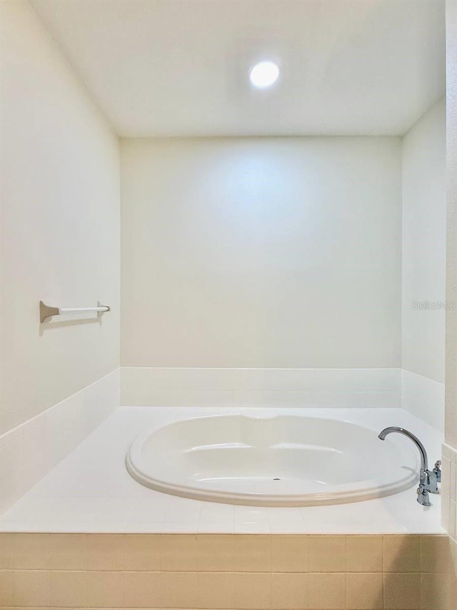 Image 30 of 55 For 8614 Miramar Terrace Circle 8614